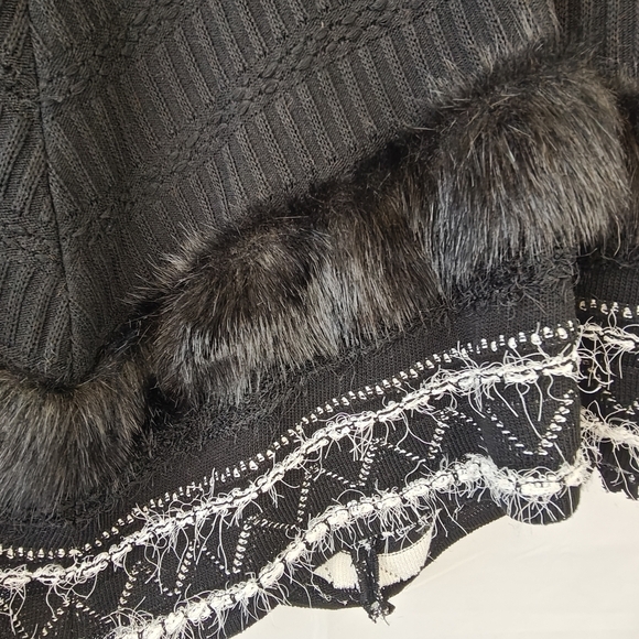 Ming Wang Faux Fur Trim Knit Cape In Black Fringe White Size Medium - Picture 3 of 12
